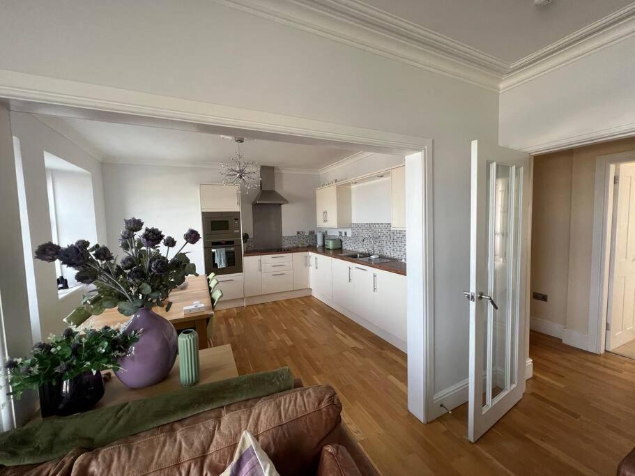 Fantastic 3 Bedroom Holiday Home Millport Buitenkant foto