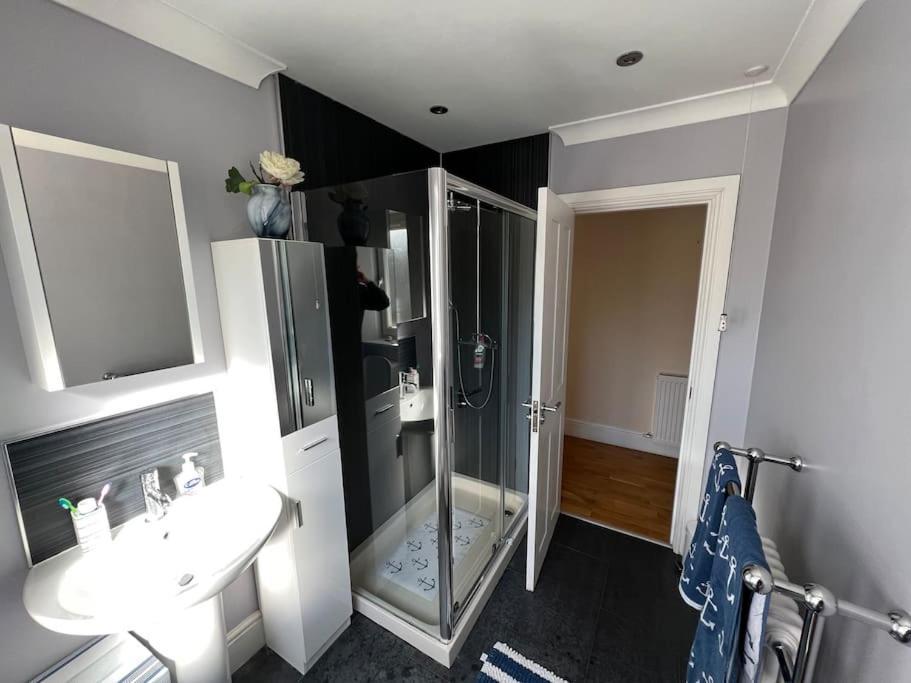 Fantastic 3 Bedroom Holiday Home Millport Buitenkant foto