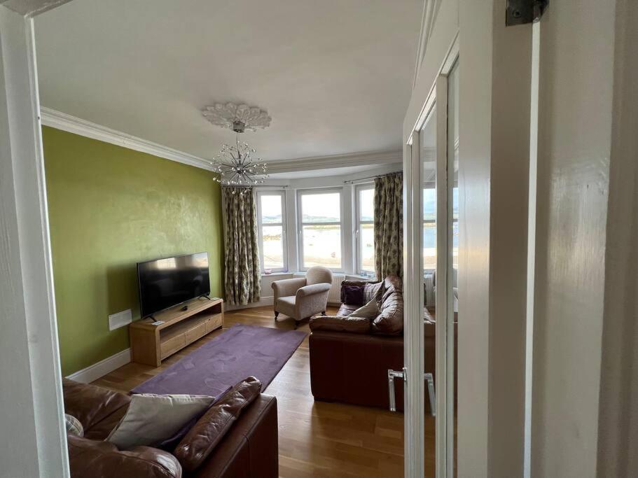 Fantastic 3 Bedroom Holiday Home Millport Buitenkant foto